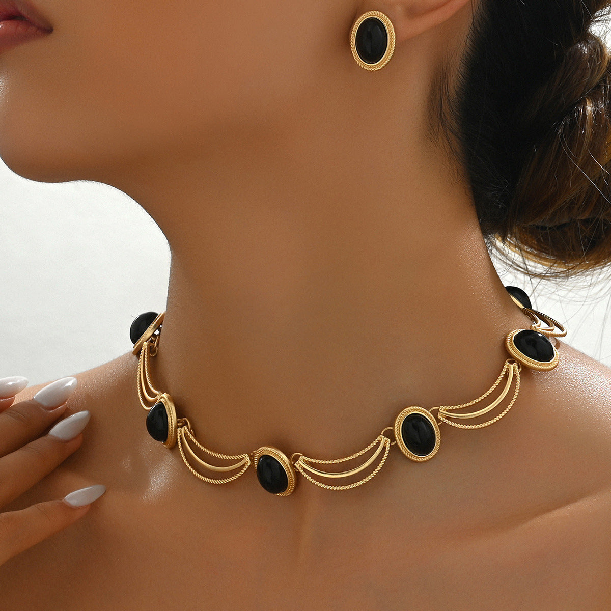 Black and Gold Women's Earrings And Necklace Set