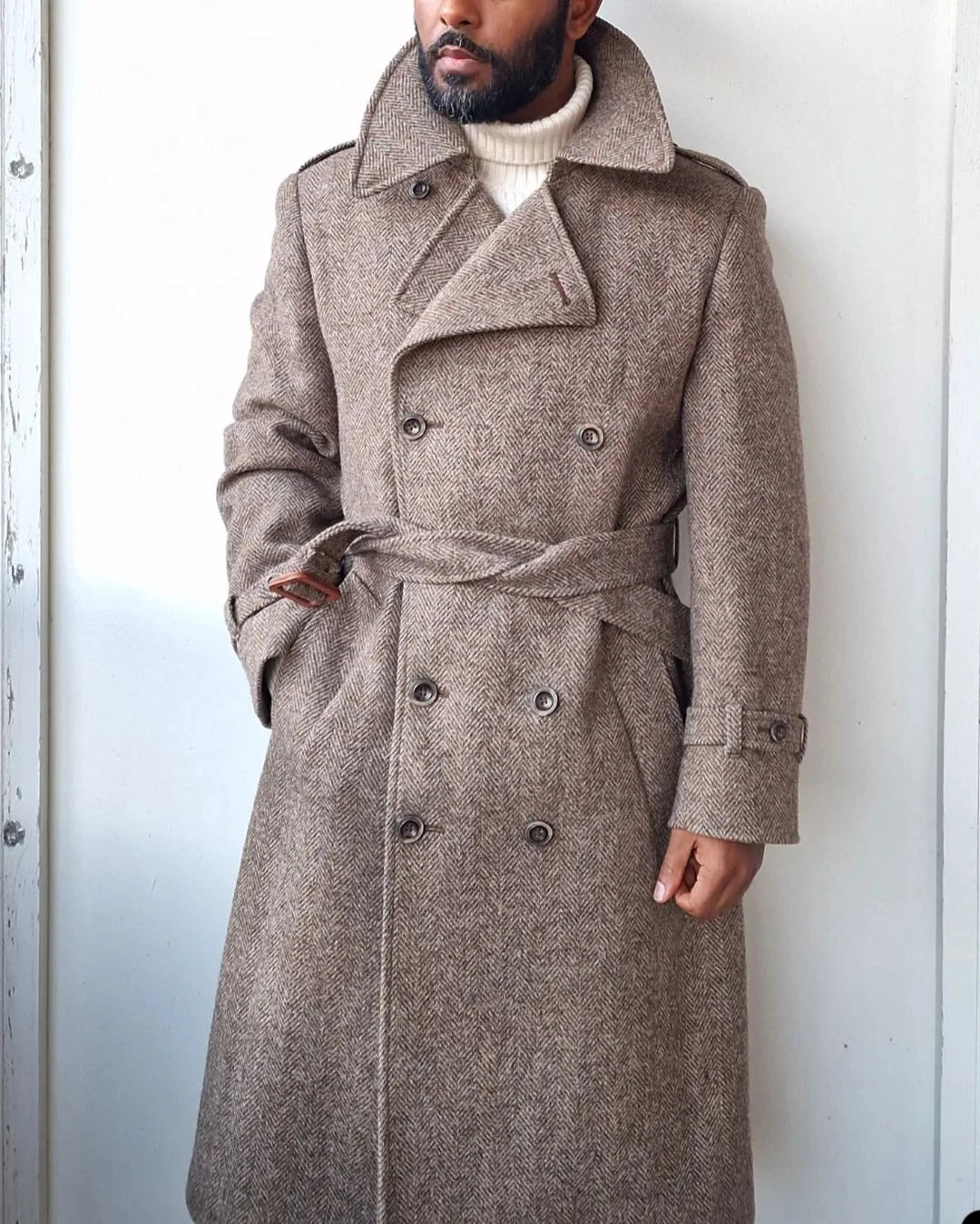 Eye Catching Men's Elegant Tailored Coat